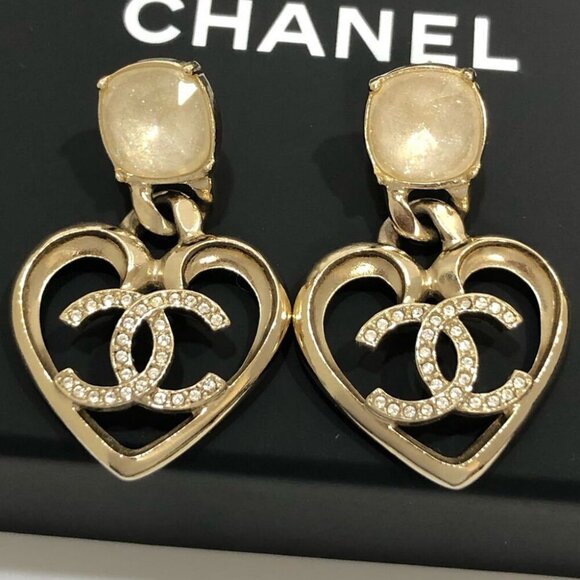 CHANEL CC Logos Rhinestone Heart Dangle Stud Earrings Gold Tone C23C Auth w/Box - Picture 1 of 8